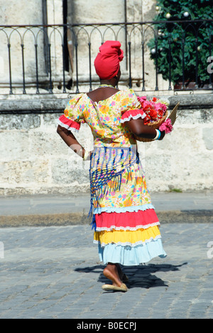 Donna vestito in abiti tradizionali avana cuba Foto Stock