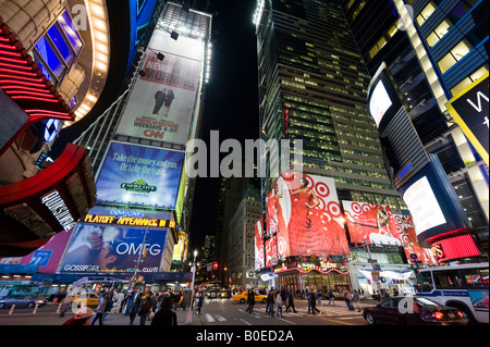 Giunzione di West 42nd Street e la 7th Avenue a Times Square Manhattan, New York City Foto Stock