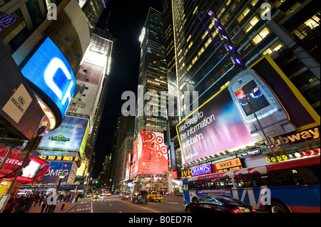 Giunzione di West 42nd Street e la 7th Avenue a Times Square Manhattan, New York City Foto Stock