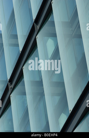 Pannelli di vetro su ufficio moderno blocco, Londra, Inghilterra Foto Stock