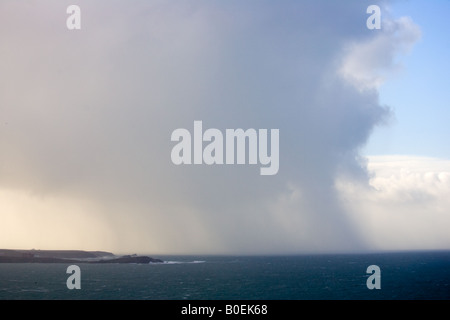 Storm brewing sul litorale a Padstow Cornwall Regno Unito Foto Stock