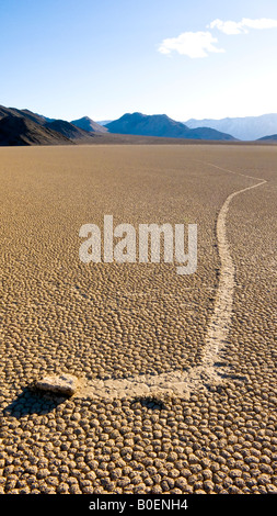 Roccia di rotolamento Autodromo Parco Nazionale della Valle della Morte in California Nevada USA Foto Stock