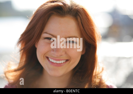 Ritratto di giovane donna all'aperto, signor-04-15-08 Foto Stock