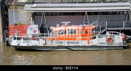 Fire la barca di salvataggio sul Fiume Tamigi Foto Stock