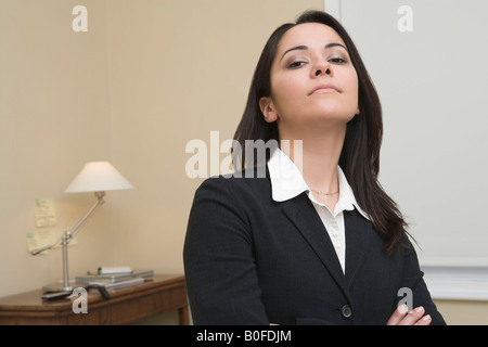 Ritratto di fiducioso donna Foto Stock