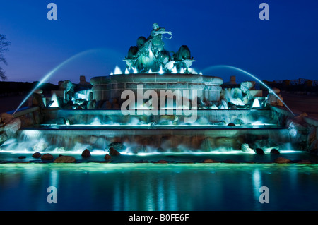 La spettacolare Fontana Gefion di notte, Frederiksstaden, Copenaghen, Danimarca, Europa Foto Stock