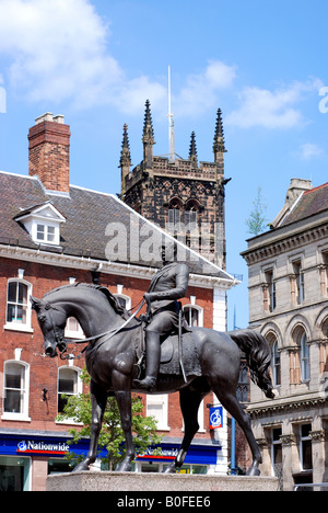 Prince Albert statua e la chiesa di San Pietro, Wolverhampton, West Midlands, England, Regno Unito Foto Stock