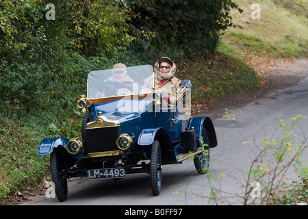 Vintage auto Standard made in Coventry su un veterano Car Club rally intorno a Oxfordshire, Regno Unito Foto Stock