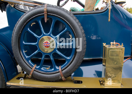 La ruota di scorta di vintage auto Standard made in Coventry Gloucestershire Regno Unito Foto Stock