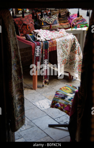 Shopping a Bukhara Uzbekistan 060920 5093 Foto Stock