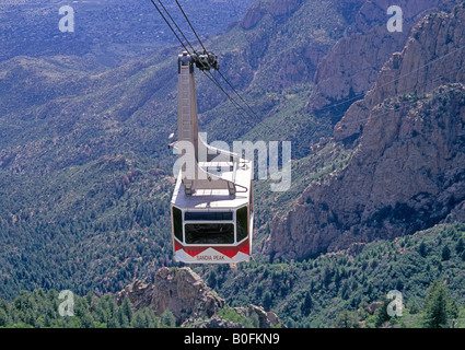 Una vettura sul Sandia linea tramviaria di Sandia Mountains vicino alla città di Albuquerque Foto Stock