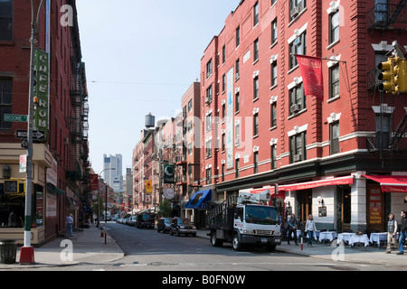 Mulberry Street nella zona di intersezione con Broome Street, Nolita, Manhattan New York City Foto Stock