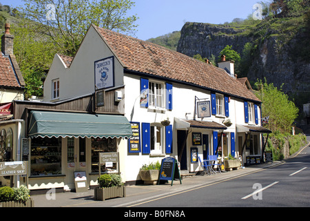 Sale da tè e negozi turistici in Cheddar Somerset Inghilterra Foto Stock