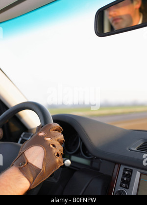 Mano sul volante Foto Stock