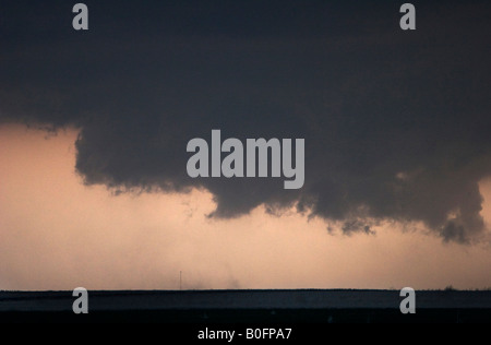 Parete grande nube di un tornado ha avvertito supercell temporale nella North Central Kansas, 24 aprile 2008 Foto Stock