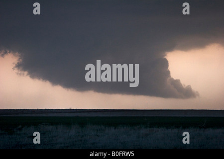 Parete grande nube di un tornado ha avvertito supercell temporale nella North Central Kansas, 24 aprile 2008 Foto Stock