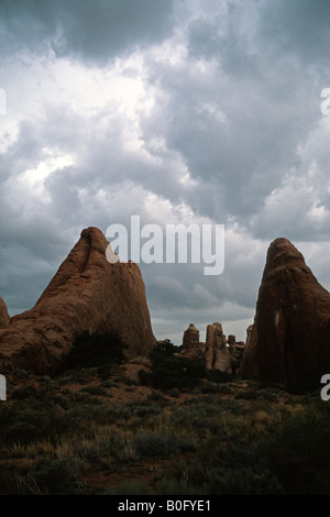 Nuvole temporalesche su Arches National Park. Foto Stock