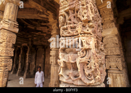 Il complesso Qutb Minar dal Sultanato di Delhi a Mehrauli, New Dehli IN Foto Stock