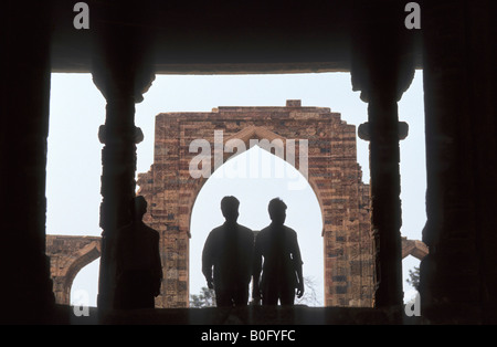 Il complesso Qutb Minar dal Sultanato di Delhi a Mehrauli, New Dehli IN Foto Stock