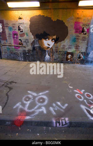 Illustrazione di graffiti dal festival lattine in Leake Street Waterloo Lambeth Londra Foto Stock