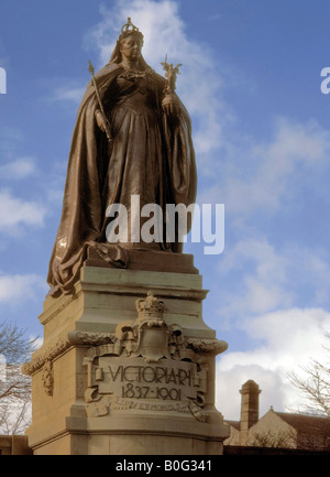 Inghilterra yorkshire BRADFORD town center statua della regina Victoria vittoriano città città Foto Stock