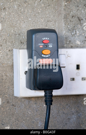 Plug in RCD (dispositivo di corrente residua) per uso portatile con apparecchi di alimentazione di rete Foto Stock