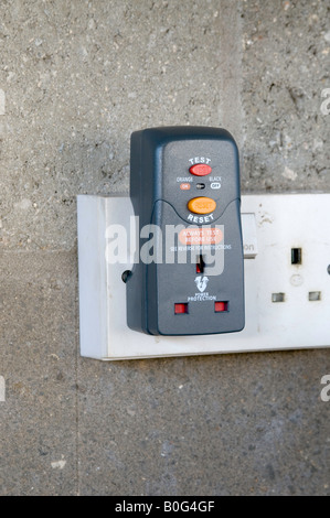 Plug in RCD (dispositivo di corrente residua) per uso portatile con apparecchi di alimentazione di rete Foto Stock