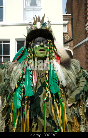 Carattere in costume Green Man festival Jack in the Green Hastings giorno di maggio 2008 Foto Stock