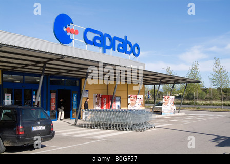 Caprado europeo della catena di supermercati rivenditore negozio di alimentari supermercato IPERCOOP shopping outlet store super superstore Foto Stock