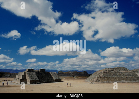 Le antiche rovine di Monte Alban vicino alla città di Oaxaca, Messico. Foto Stock