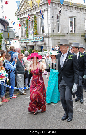 La danza di mezzogiorno alla flora heslton giorno,cornwall,Inghilterra Foto Stock