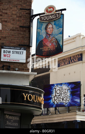 Regno Unito ad ovest di Londra covent garden bow street il marchese di anglesey pub e Theatre Royal Drury Lane Foto Stock