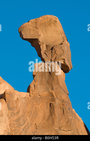 Roccia equilibrata Nefertiti Arches National Park nello Utah Foto Stock