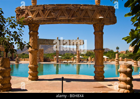 Asian complesso con piscina, il palazzo della città perduta, Hotel Sun City, in Sudafrica Foto Stock