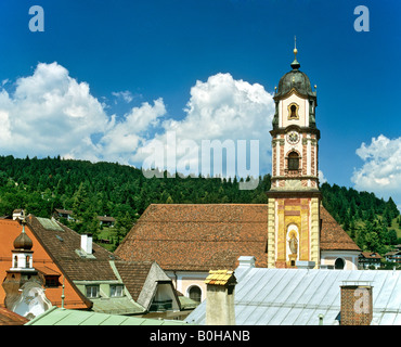 Pfarrkirche, chiesa parrocchiale, Mittenwald, San Pietro e Paolo, Alta Baviera, Baviera, Germania Foto Stock