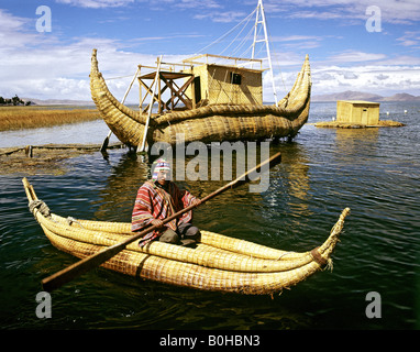 Il papiro barca sul lago Titicaca, Titi Kontiki, Bolivia Foto Stock