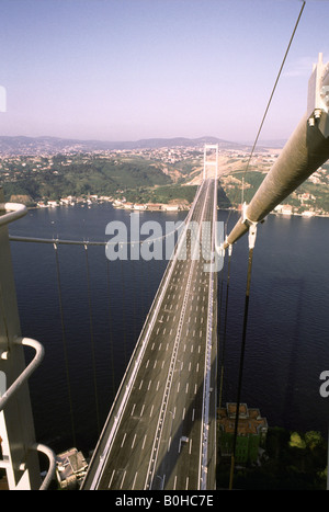 Una vista del Ponte sul Bosforo prima che esso è stato aperto a guardare verso l'Asia, Istanbul, Turchia. Foto Stock