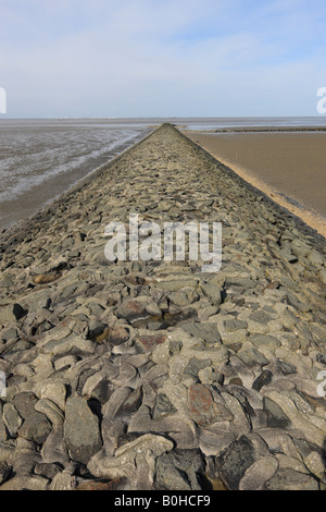 Pontile di pietra nel Wattenmeer, il Wadden Sea, Eckwarden, Bassa Sassonia, Germania, Europa Foto Stock