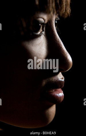 Profilo di un giovane, di carnagione scura donna, faccia Foto Stock