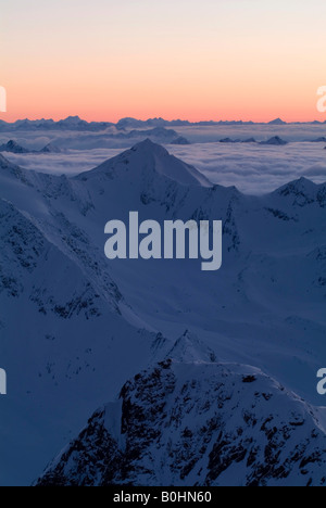 Gamma di Silvretta, Hoher Riffler, visto da Mt. Brunnenkogel, Alpi Oetztal in Tirolo, Austria, Europa Foto Stock