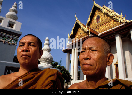 I monaci buddisti al Grand Palace, Bangkok, Thailandia. Foto Stock