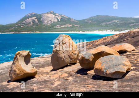 Massi di granito e la spiaggia al Thistle Cove in Cape Le Grand National Park vicino a Esperance, Australia occidentale Foto Stock