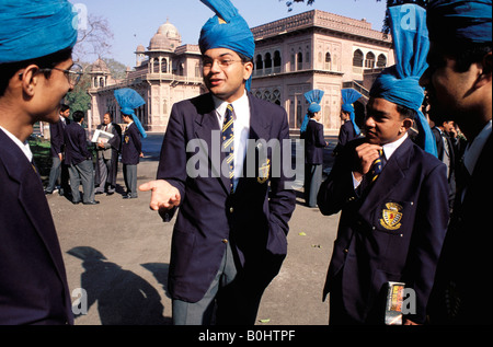 I prefetti maschio all'elite Aitchison College di Lahore, Pakistan. Foto Stock