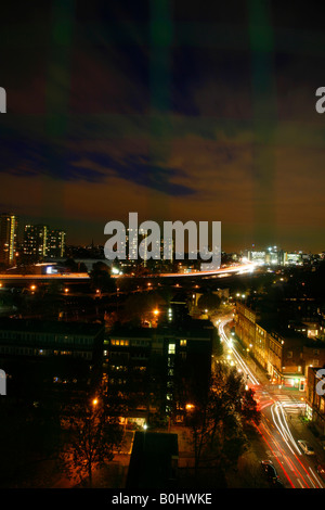 Vista dello Skyline di Westbourne Park Road guardando in direzione di Paddington e il Westway, London, Regno Unito Foto Stock