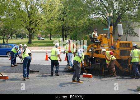 Strada in costruzione equipaggio sul sito, Washington DC, Stati Uniti d'America Foto Stock