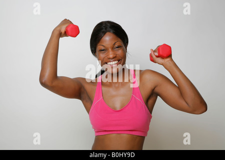 Giovane africano donna americana sollevamento pesi, signor-4-30-08 Foto Stock