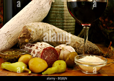 Italian salami with red wine green olives pepperocinis and parmesan cheese Foto Stock