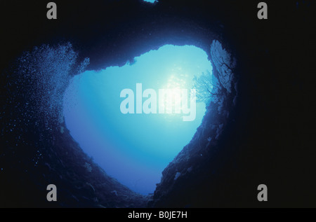 La grotta sottomarina con la forma di cuore Foto Stock