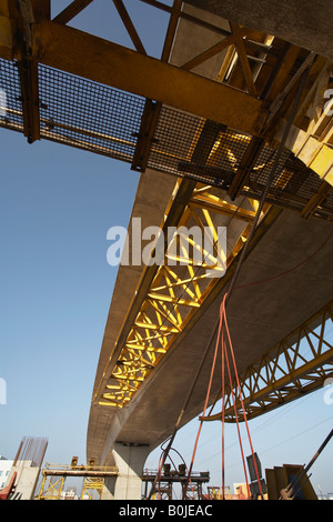 Costruzione di superstrade che mostra il supporto per calcestruzzo forgia Foto Stock