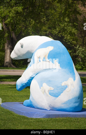 Orso polare scultura di Clarence Tillenius motivi legislativi Winnipeg Manitoba Canada Foto Stock